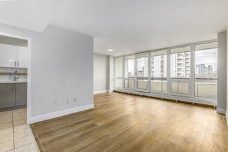 221 Balliol Street in Toronto, ON - Building Photo - Interior Photo