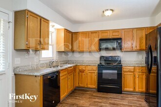 7305 NW 76 Pl in Kansas City, MO - Building Photo - Building Photo