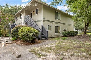 2750 Jobee Dr in Charleston, SC - Building Photo