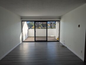 8308 Regents Rd in San Diego, CA - Building Photo - Building Photo