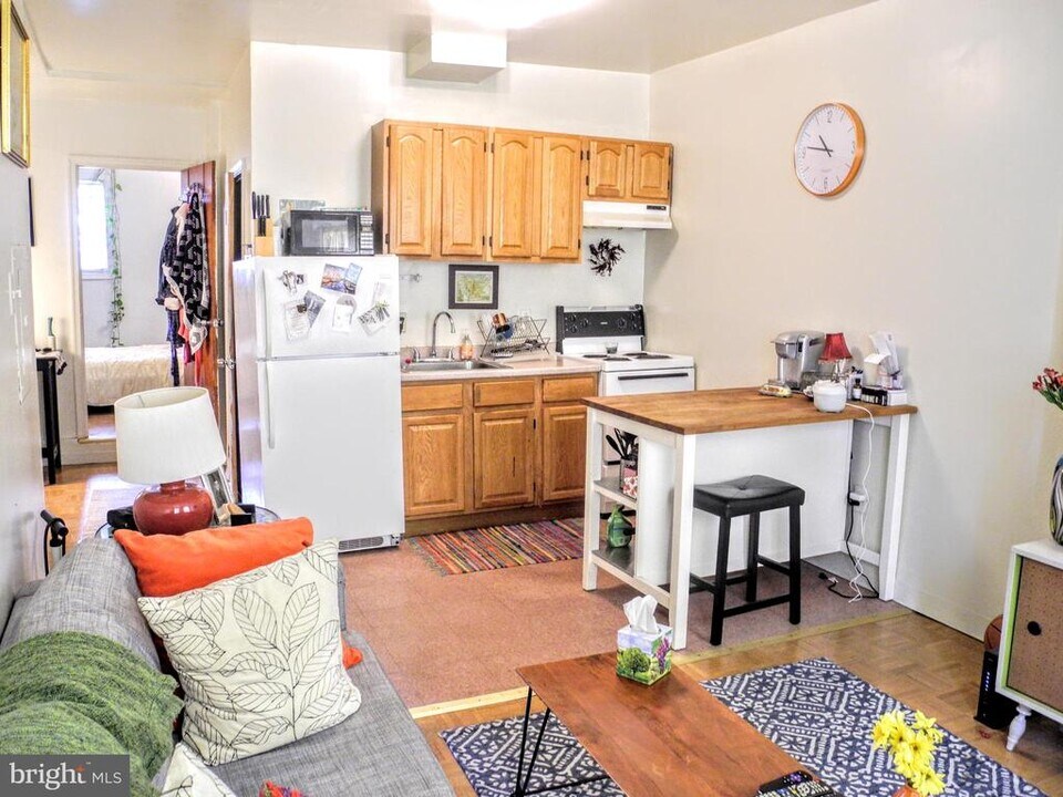 1534 S 4th St in Philadelphia, PA - Building Photo