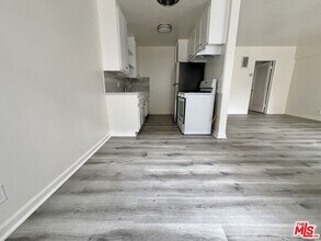 148 Normandie Ave in Los Angeles, CA - Building Photo - Building Photo