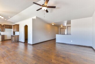 5099 Long Dr in Timnath, CO - Foto de edificio - Building Photo
