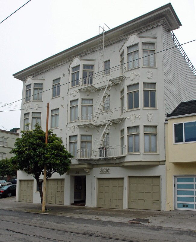 301 Carl St in San Francisco, CA - Building Photo - Building Photo