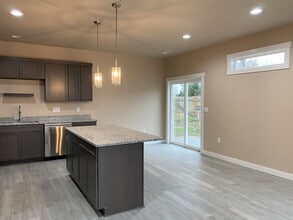 402 Lolly Ln in Dallesport, WA - Building Photo - Building Photo