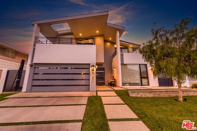 property at 2122 Castle Heights Ave