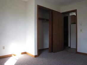 Center Court Apartments in West Springfield, MA - Building Photo - Building Photo