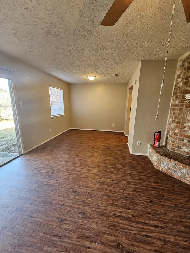 2714 Lower Valley Dr in Houston, TX - Building Photo - Building Photo