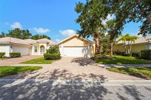 7716 Uliva Way in Sarasota, FL - Building Photo