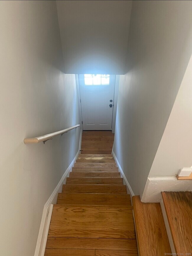 644 Hallett St in Bridgeport, CT - Building Photo - Building Photo