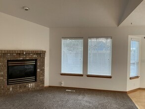 2027 North Dove Avenue in Boise, ID - Foto de edificio - Building Photo