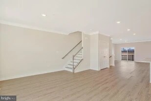 237 Summit Point Blvd in Bowie, MD - Building Photo