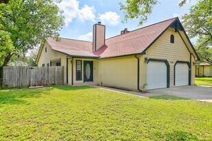 8704 Clearbrook Trail in Austin, TX - Building Photo
