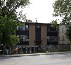 423 Lawrence Ave W in Toronto, ON - Building Photo - Building Photo