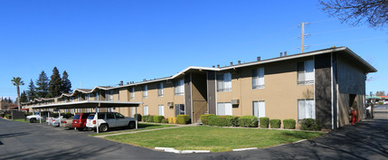 Woodcrest Apartments in Sacramento, CA - Building Photo - Building Photo