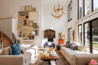 3901 Longridge Ave in Los Angeles, CA - Building Photo - Building Photo