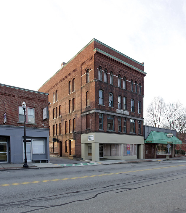 228-230 Main St in Webster, MA - Building Photo