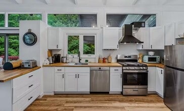 2364 Willard Rd in Hartford, VT - Building Photo - Building Photo