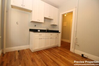 1762 Commonwealth Avenue, Unit 4 in Boston, MA - Building Photo - Building Photo