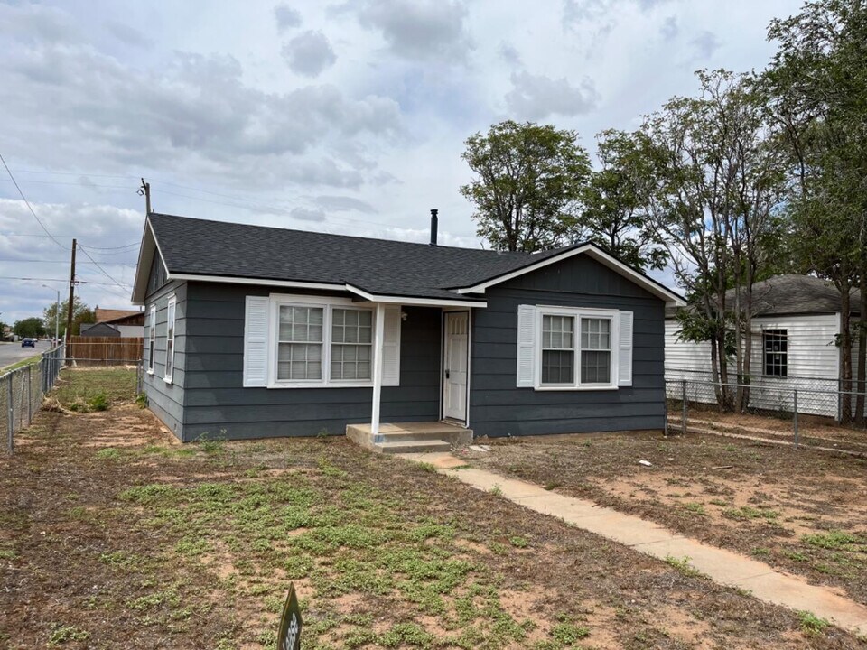 101 N Uvalde Ave in Lubbock, TX - Building Photo