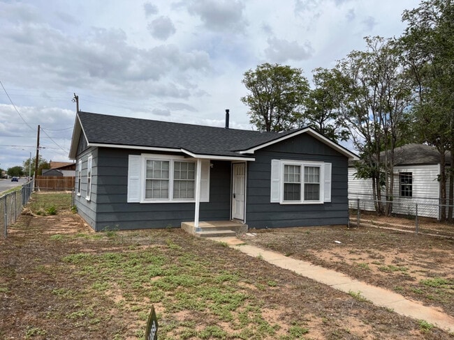 property at 101 N Uvalde Ave