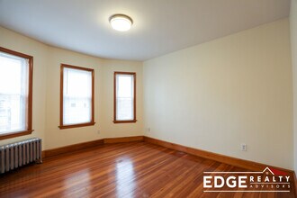 12 Montcalm Ave, Unit 2 in Boston, MA - Foto de edificio - Building Photo