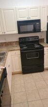 3635 Sonoma Dr in Riviera Beach, FL - Foto de edificio - Building Photo