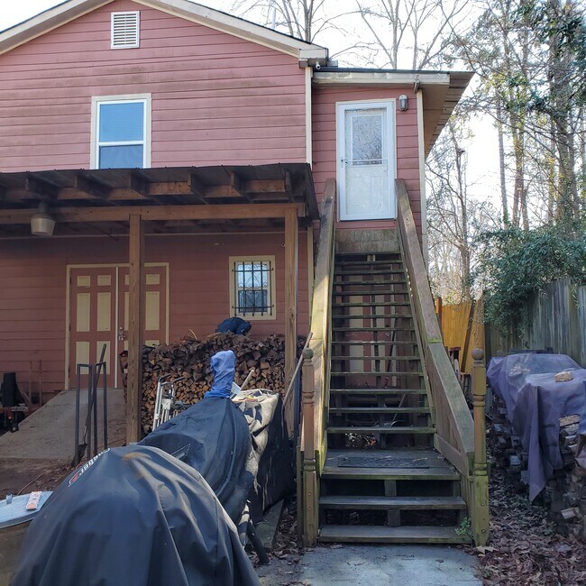 688 Pepperwood Trl Apartments and Nearby Stone Mountain Apartments For