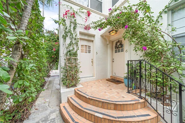 726 Meridian Ave in Miami Beach, FL - Building Photo - Building Photo