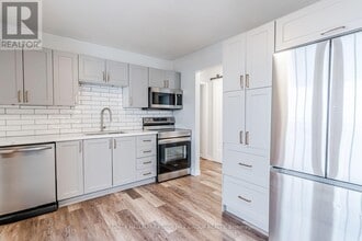 5 Herrell Ave in Barrie, ON - Building Photo - Building Photo