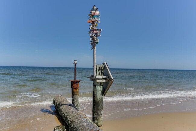2100-22 E Ocean View Ave in Norfolk, VA - Building Photo - Building Photo