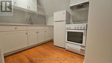 389 Westmoreland Ave N in Toronto, ON - Building Photo - Building Photo