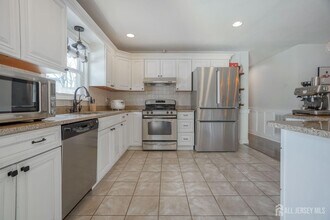 36 Finch St in Metuchen, NJ - Building Photo - Building Photo