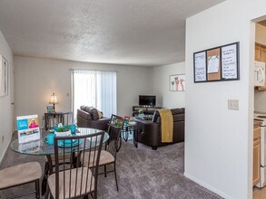 Eagles Pointe Apartments in Cedar Rapids, IA - Building Photo - Building Photo