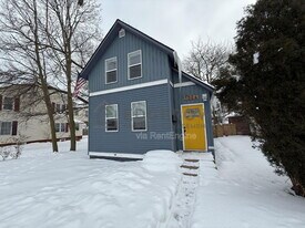 1004 Garfield Ave NW in Grand Rapids, MI - Building Photo