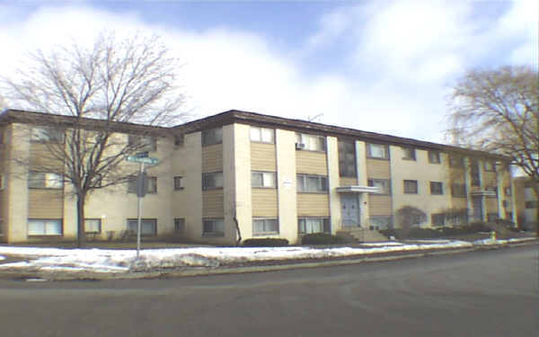 2200-2210 Williamsburg Dr in Waukegan, IL - Building Photo