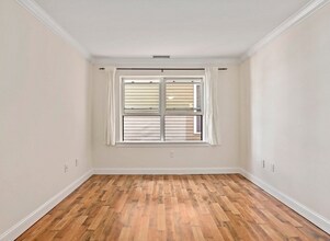 327 Centre St, Unit 203 in Boston, MA - Building Photo - Building Photo