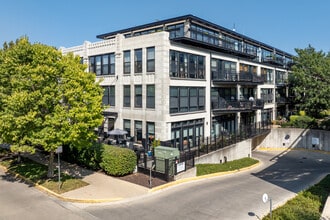 University Commons I in Chicago, IL - Building Photo - Building Photo