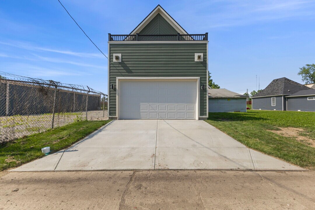 1405 Deloss St in Indianapolis, IN - Foto de edificio