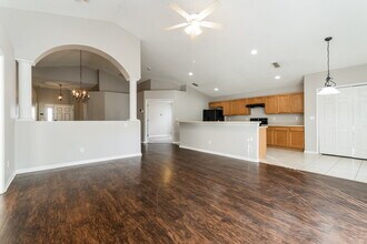 1090 Bluegrass Dr in Groveland, FL - Foto de edificio - Building Photo