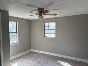 613 SW 1st St in Lockney, TX - Building Photo - Building Photo