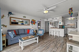 8743 Thomas Dr in Panama City Beach, FL - Building Photo - Building Photo