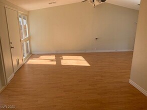 5609 Evergreen Ave in Las Vegas, NV - Foto de edificio - Building Photo