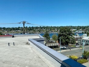 2960 Eastlake Ave in Seattle, WA - Building Photo - Building Photo