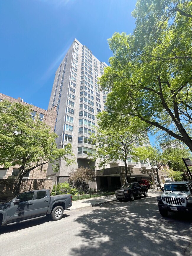property at 720 W Gordon Terrace