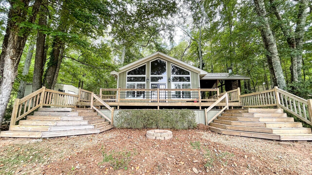 201 Lee Rd in Valley, AL - Building Photo