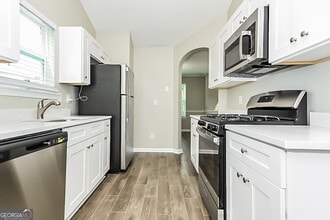 350 Summer Hill Cir in Stockbridge, GA - Foto de edificio - Building Photo