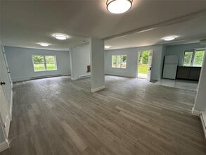 328 Stone School House Rd in Bloomingburg, NY - Building Photo - Building Photo
