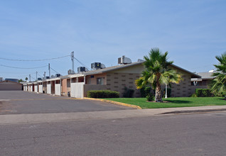 The Cottages at Hayward in Phoenix, AZ - Building Photo - Building Photo