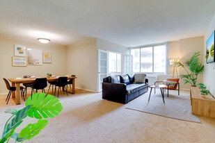 1600 S Eads St in Arlington, VA - Building Photo